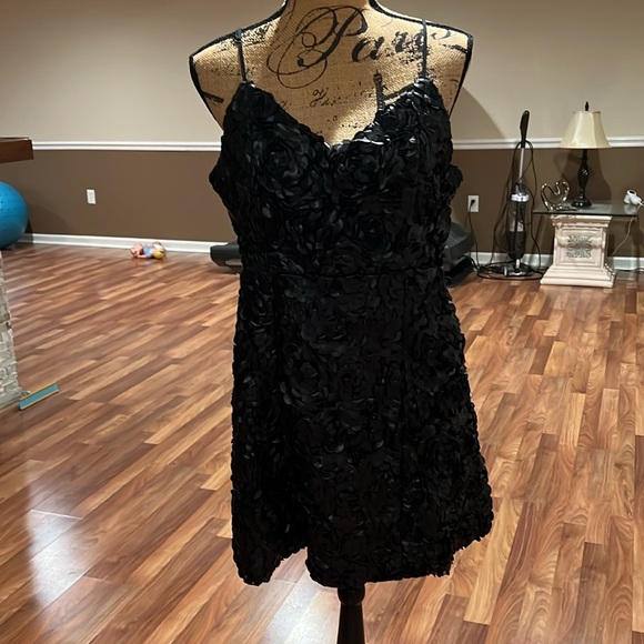 Fashion Nova size XL black dress with 3D flowers - Picture 4 of 6